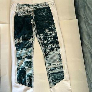 Industry Petite small work out / yoga pants , nice stretchy material